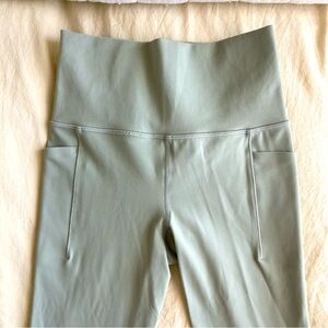 Athleta SALUTATION STASH HIGH RISE 7/8 TIGHT in XXS